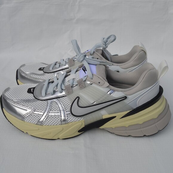 Nike V2K Run Women's Shoes with Reflective Accents Size W9/M7.5 (New) - Picture 4 of 14